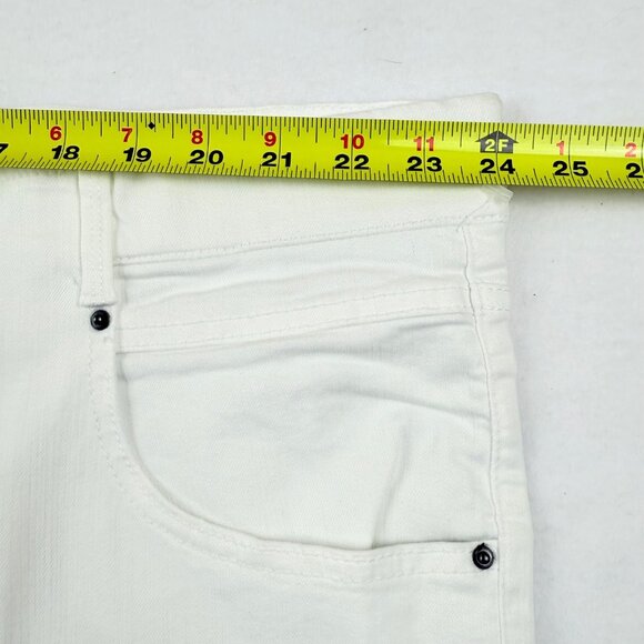 Terra & Sky Women's Stretch Pull-on White Denim Shorts Plus Sz 3X (24W-26W) NWOT - Picture 7 of 10